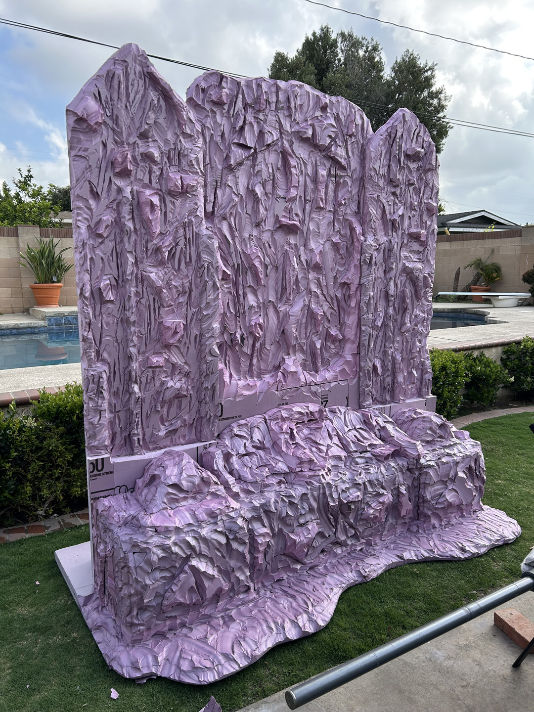 cutting a faux stone backdrop out of pink xps foam